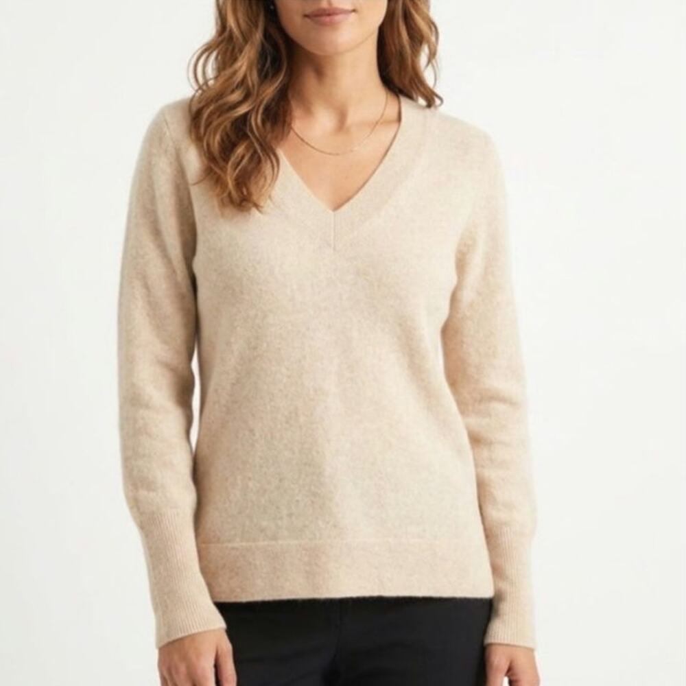 Halogen 100% Cashmere V Neck Pullover Sweater Long Sleeve Beige Cream M Classic - Picture 10 of 11
